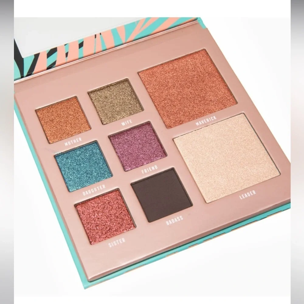 BOSSY COSMETICS Vibrant Eyeshadow Palette with Mirror brand new